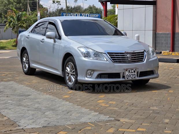Toyota Crown 2013