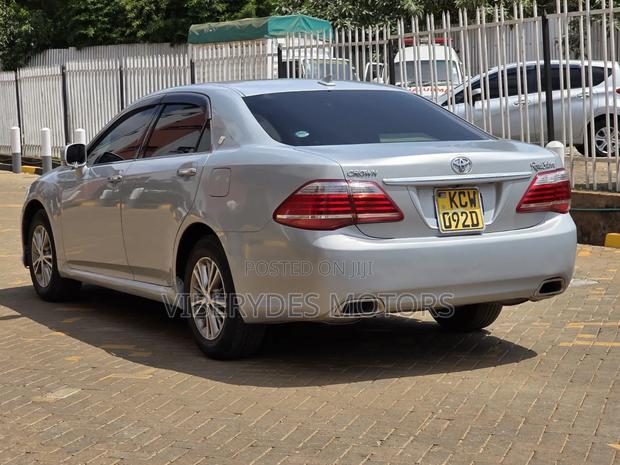 Toyota Crown 2013