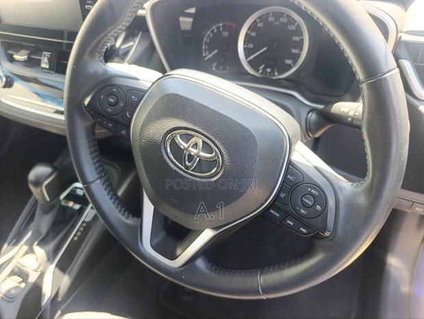 Toyota Corolla LE (1.8L 4cyl 2A) 2019 Blue