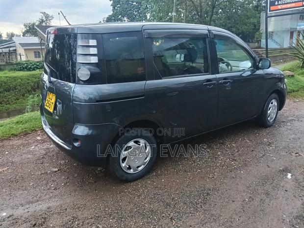 Toyota Sienta 1.5 FWD 2010 Gray