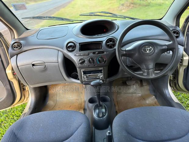 Toyota Vitz 2003 Silver