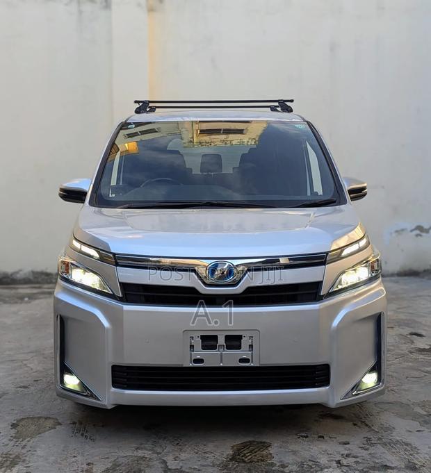 Toyota Voxy 2019 Silver