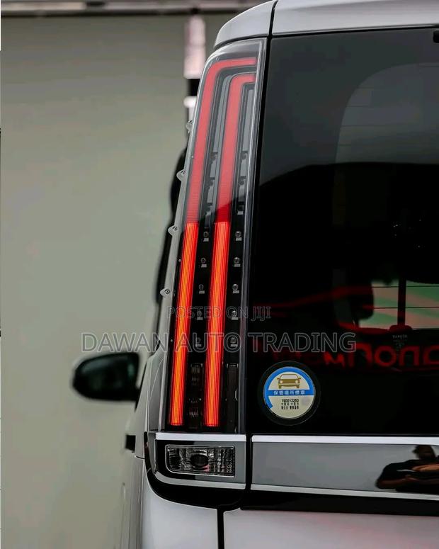 Toyota Noah 2019 Silver