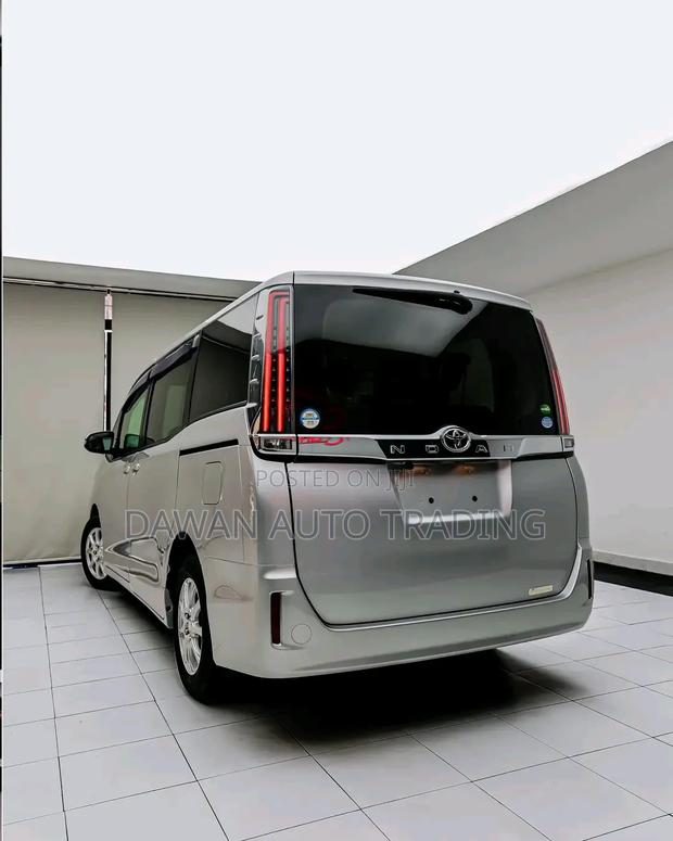 Toyota Noah 2019 Silver