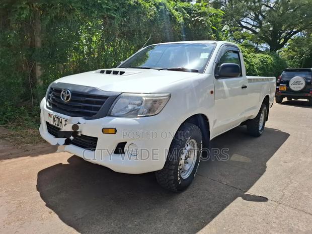 Toyota Hilux 2015 White