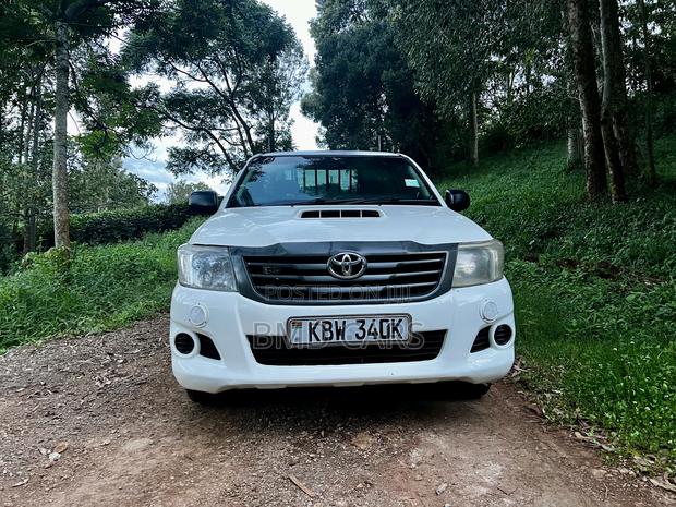 Toyota Hilux 2013 White