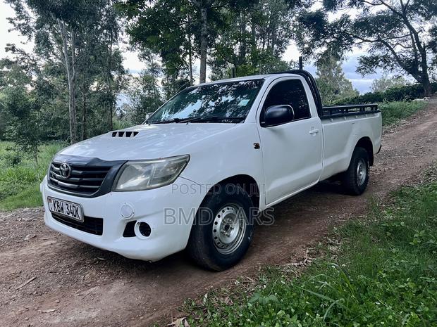 Toyota Hilux 2013 White