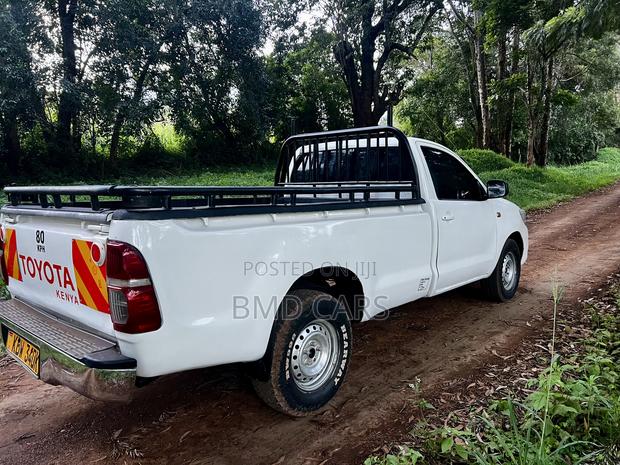 Toyota Hilux 2013 White