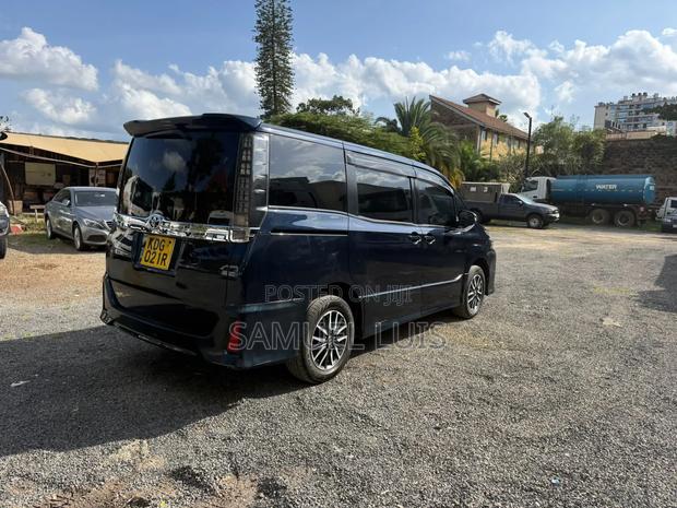 Toyota Voxy SV Premium 2014 Blue