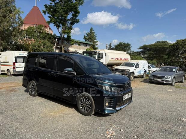 Toyota Voxy SV Premium 2014 Blue
