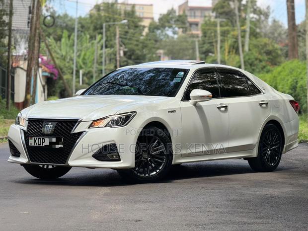 Toyota Crown 2017 White