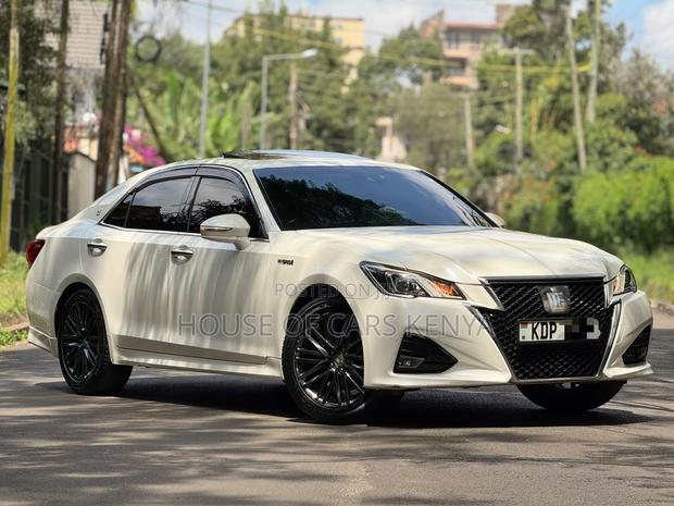 Toyota Crown 2017 White