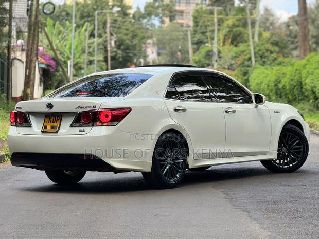 Toyota Crown 2017 White