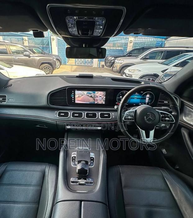 Mercedes-Benz GLS-Class GLS 400d 2022 Beige