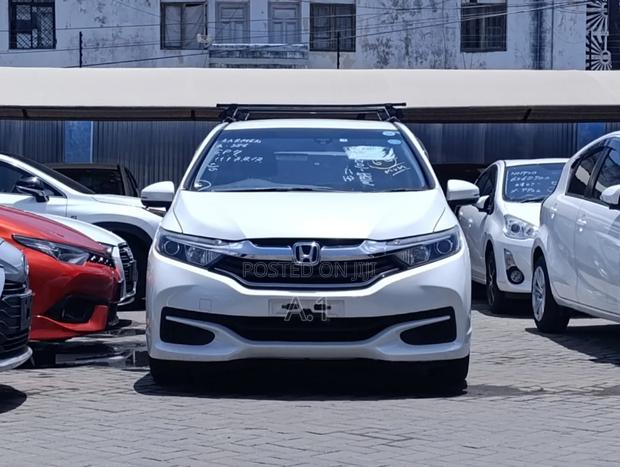 Honda Fit Shuttle 2018 White