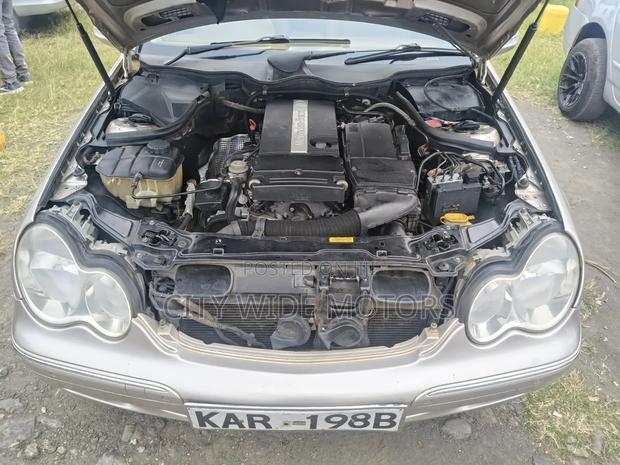 Mercedes-Benz C200 2004 Gold