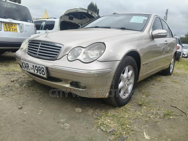 Mercedes-Benz C200 2004 Gold