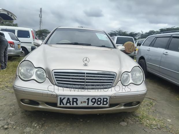 Mercedes-Benz C200 2004 Gold