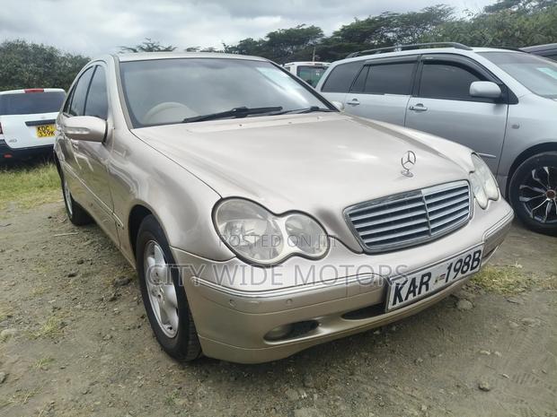 Mercedes-Benz C200 2004 Gold