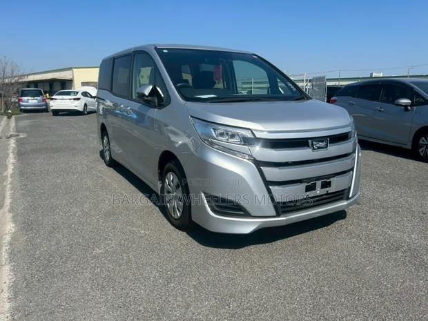 Toyota Noah 2019 Silver