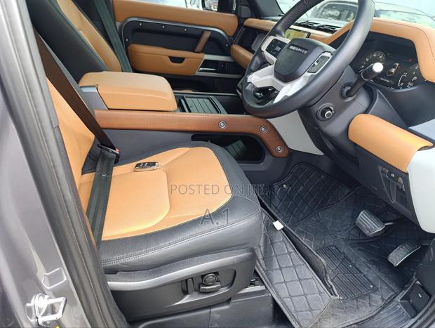 Land Rover Defender 2024 Gray