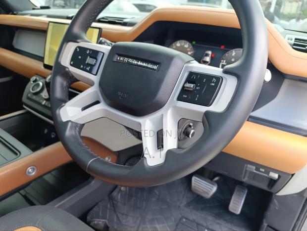 Land Rover Defender 2024 Gray