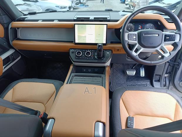 Land Rover Defender 2024 Gray