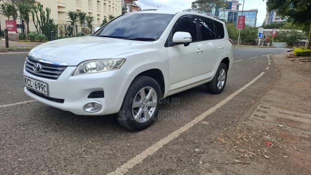 Toyota Vanguard 2011 White