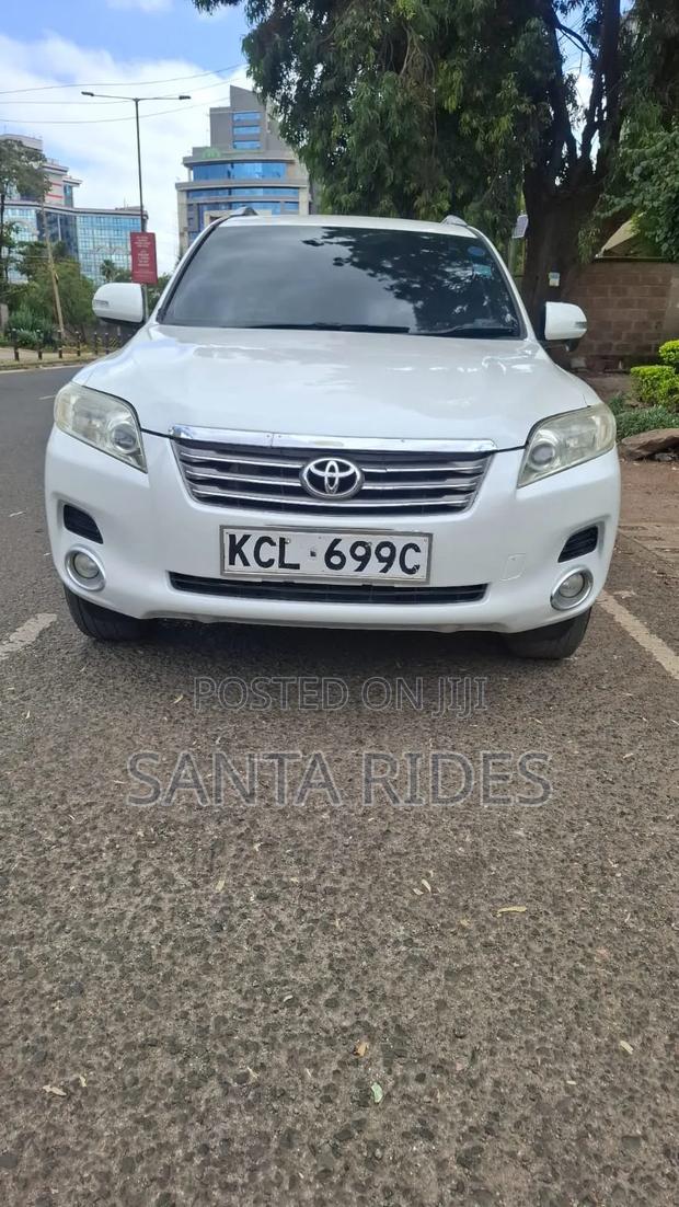 Toyota Vanguard 2011 White