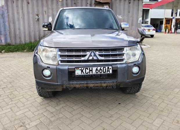 Mitsubishi Pajero 2009 Gray