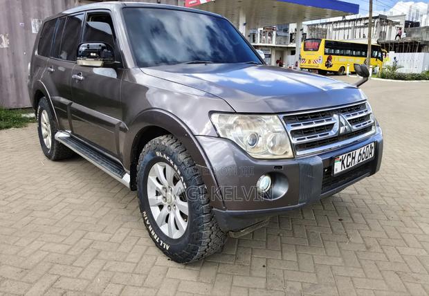 Mitsubishi Pajero 2009 Gray
