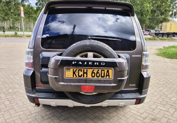 Mitsubishi Pajero 2009 Gray