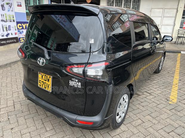Toyota Sienta 2018 Black