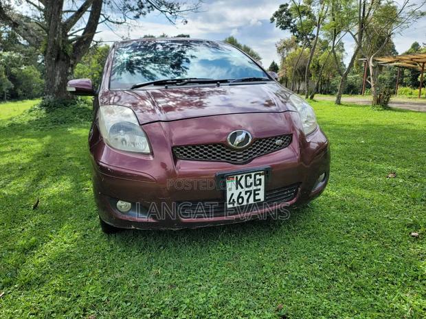Toyota Vitz 1.3 AWD 3dr 2009 Maroon