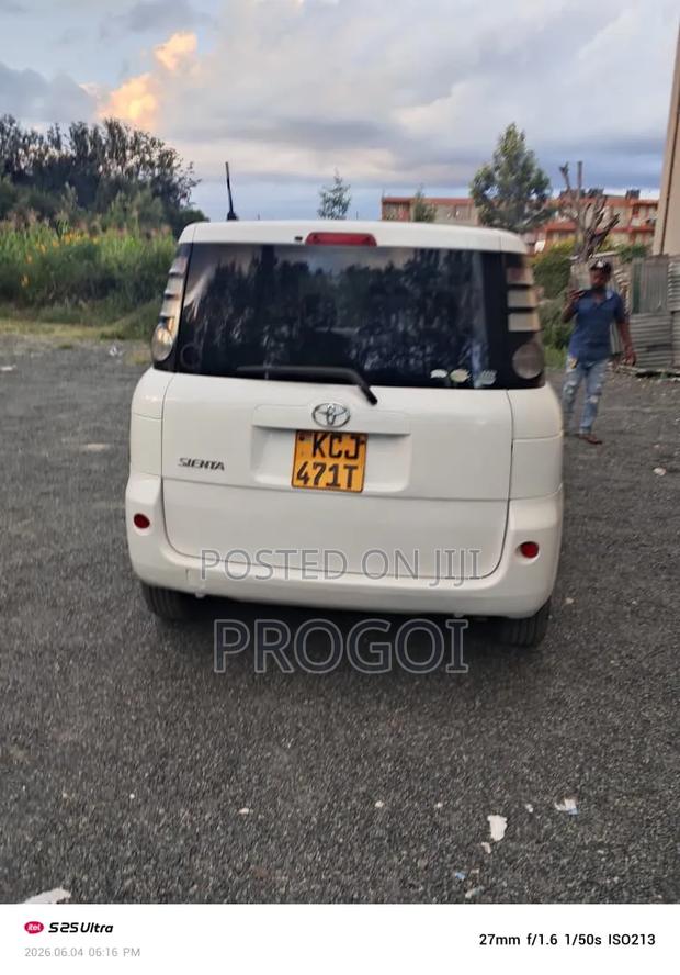 Toyota Sienta 1.5 AWD 2010 White
