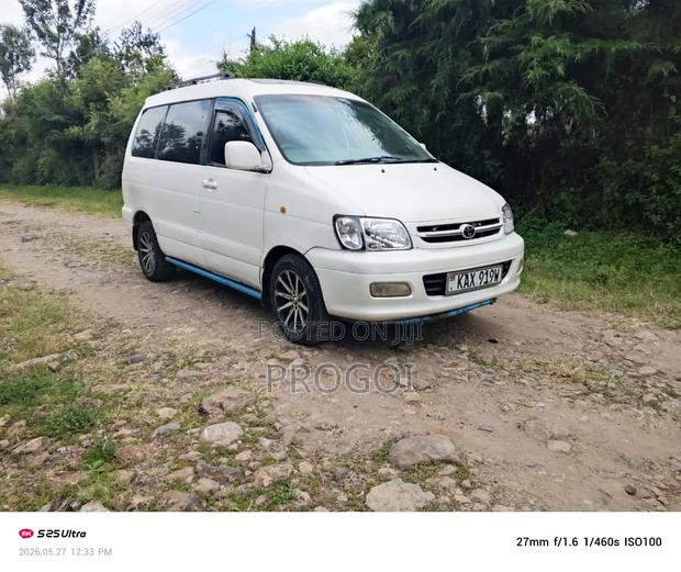 Toyota TownAce 2000 White