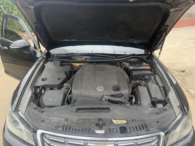 Toyota Crown 2013 Black