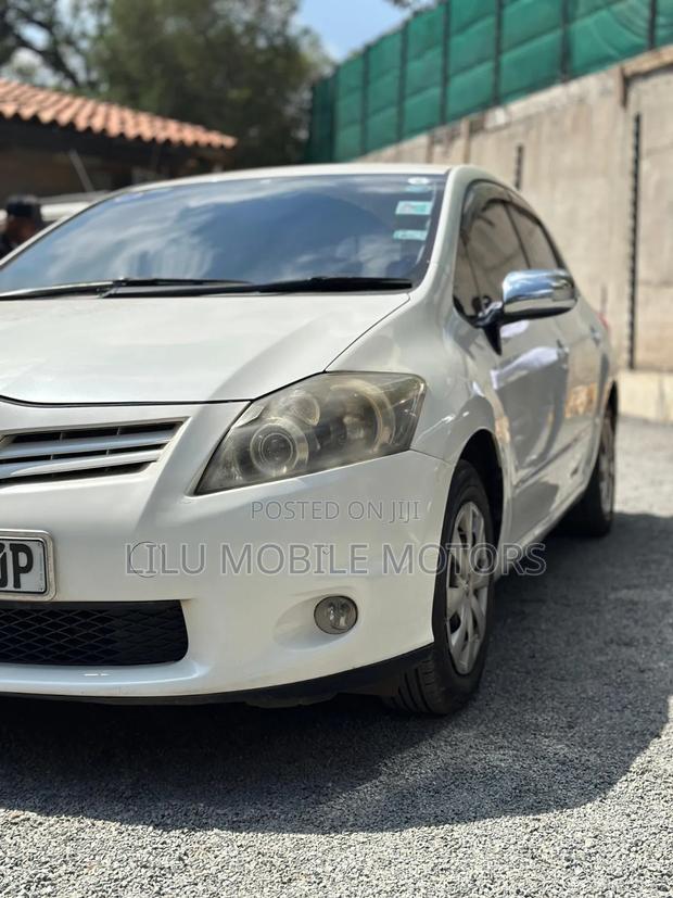Toyota Auris 2012 White