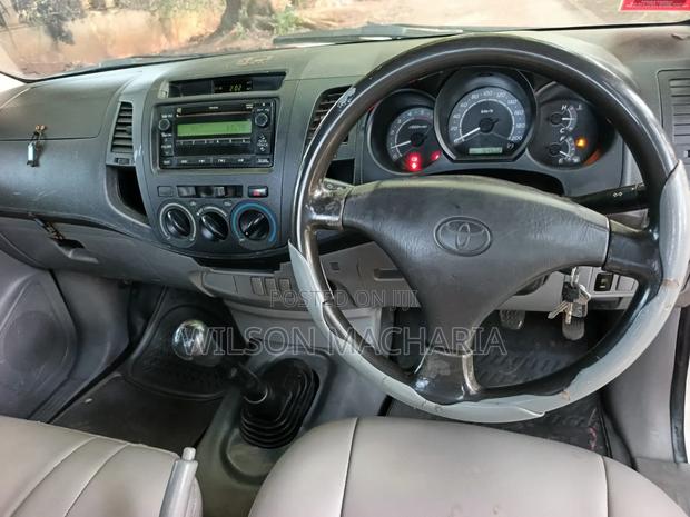 Toyota Hilux 2011 White