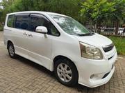 Toyota Noah 2010 White for sale