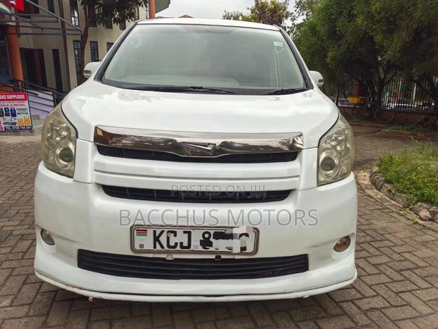 Toyota Noah 2010 White