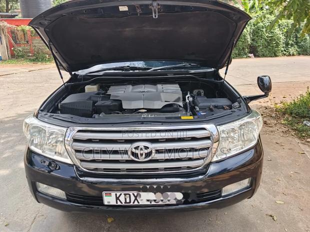Toyota Land Cruiser 4.6 V8 GX 2010 Black