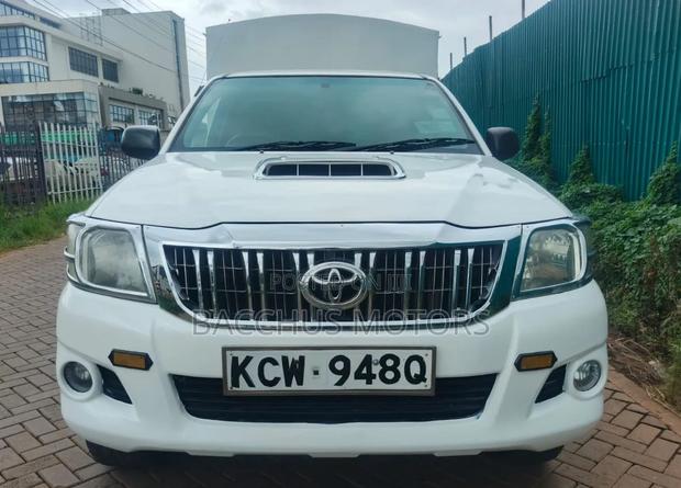 Toyota Hilux 2012 White