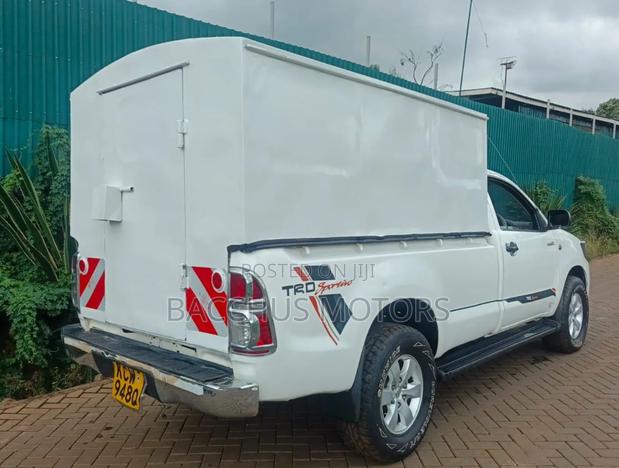 Toyota Hilux 2012 White