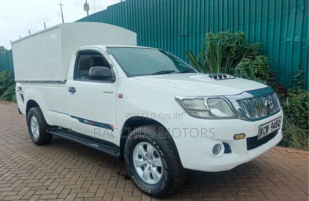 Toyota Hilux 2012 White