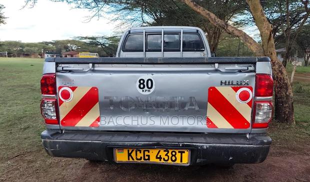 Toyota Hilux 2015 Silver