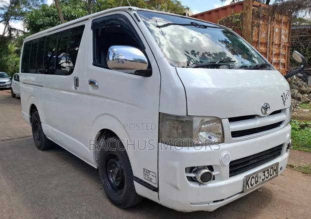 Toyota HiAce 2011 White