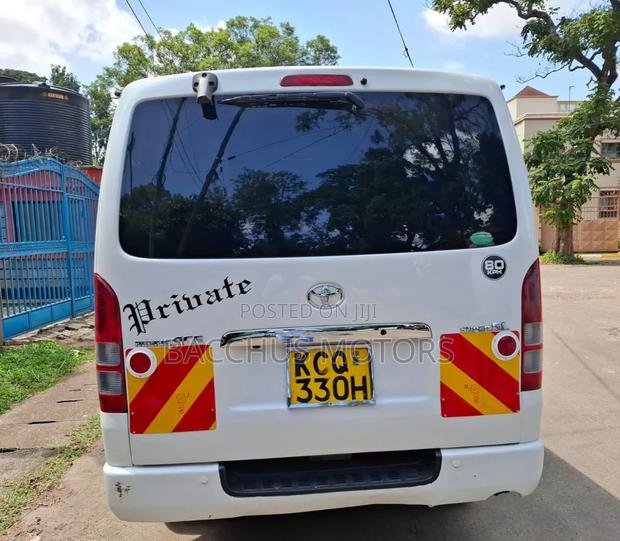 Toyota HiAce 2011 White
