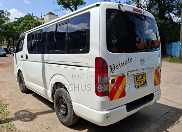 Toyota HiAce 2011 White