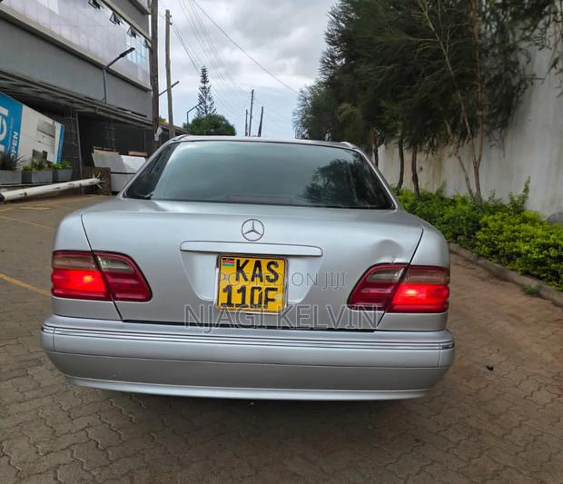 Mercedes-Benz E200 1997 Silver